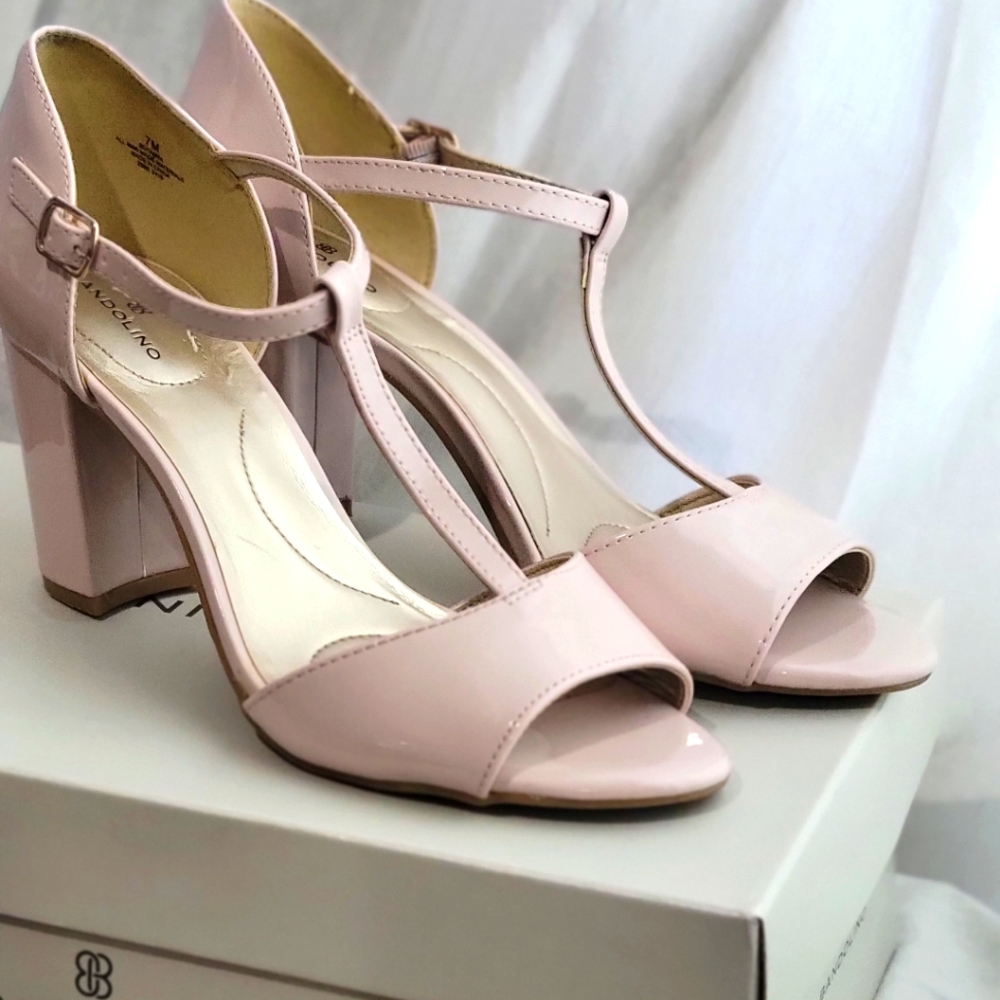 Bandolino brand peep-toe block heel shoes